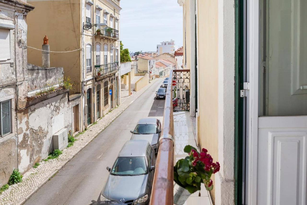 2 Bedroom Apartment For 4 People With Free Public Parking Lisboa Екстериор снимка