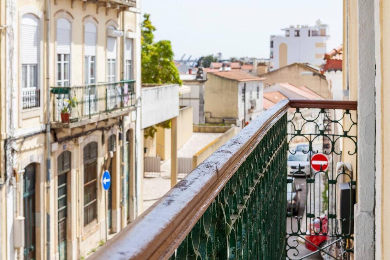 2 Bedroom Apartment For 4 People With Free Public Parking Lisboa Екстериор снимка