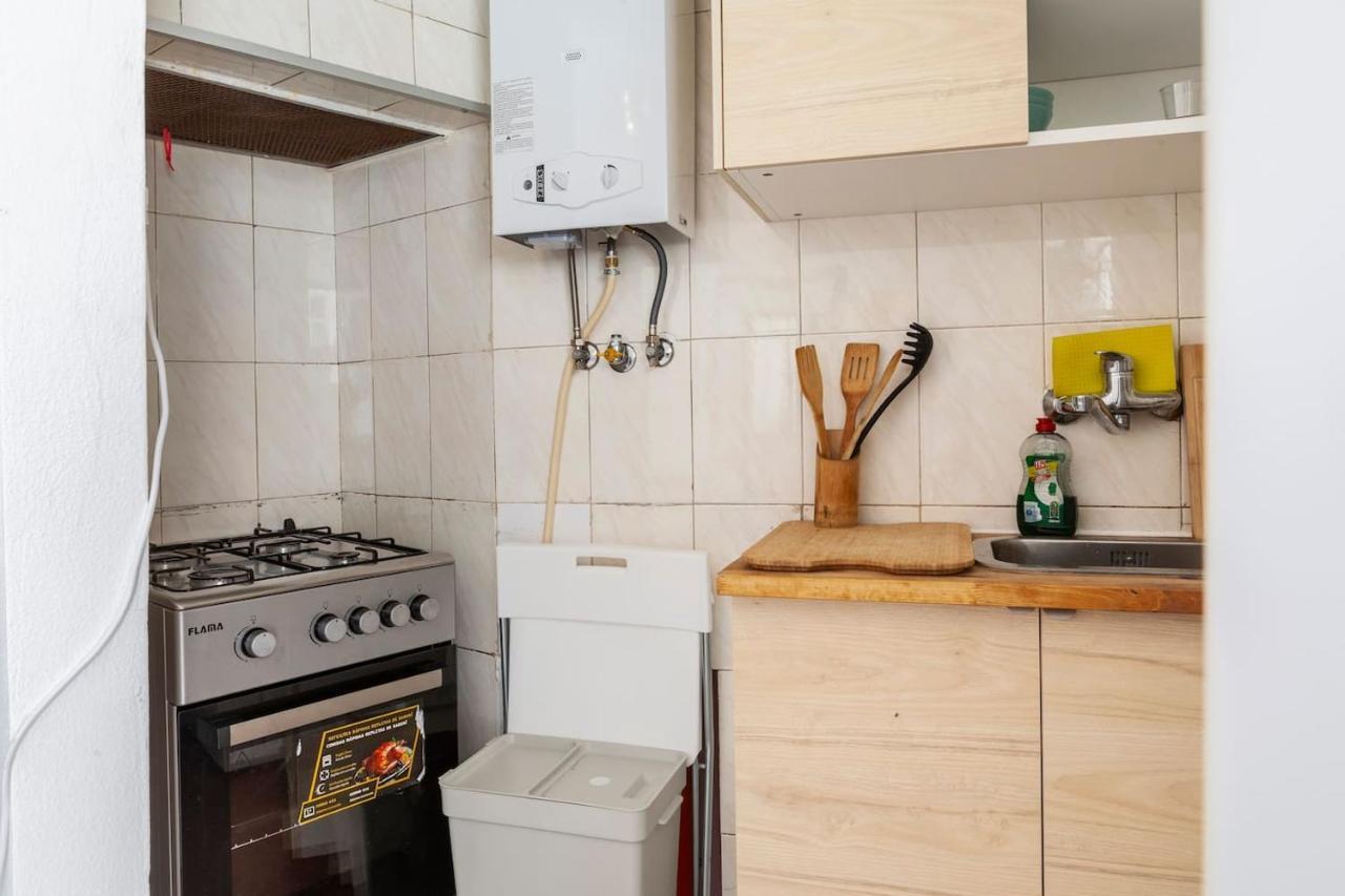 2 Bedroom Apartment For 4 People With Free Public Parking Lisboa Екстериор снимка